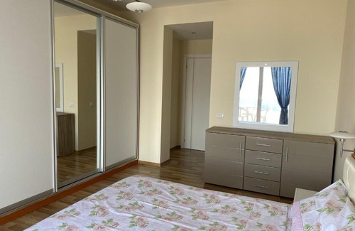 Sarande Apartment | Penthouse White Residence