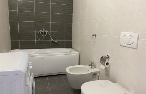 Sarande Apartment | Penthouse White Residence