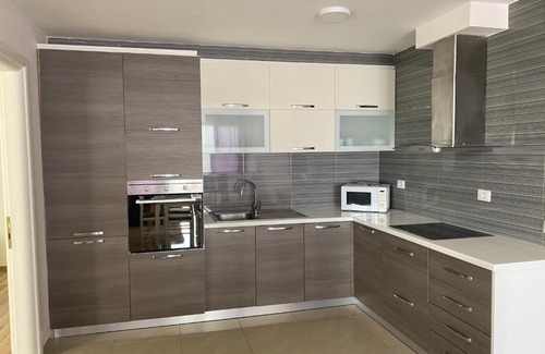 Sarande Apartment | Penthouse White Residence