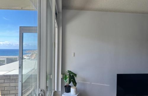 Tamarama Apartment | Penthouse with Beach View