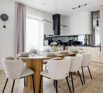 Nepszinhaz negyed Apartment | Penthouse with City View and Parking for Two