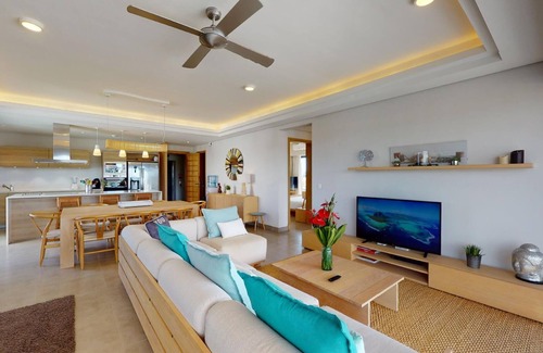 Mont Choisy Apartment | Penthouse with lagoon pool 100m from the beach.
