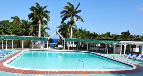 St.Bran's Burg Apartment | Penthouse with Loft at Seacastles, Beach and Pool 207