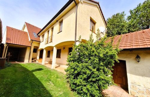 Smolenice House | Penzión Villa Agnes