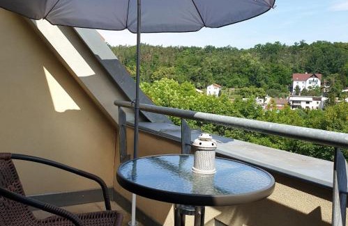 Kyje House | Penzion a Restaurace Simanda