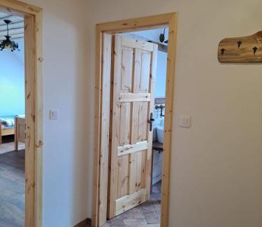 Malenice House | Penzion Na Statku- Květinový apartmán