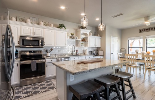 Alta Vista Estates House | Peoria location is perfect for larger groups heated pool included