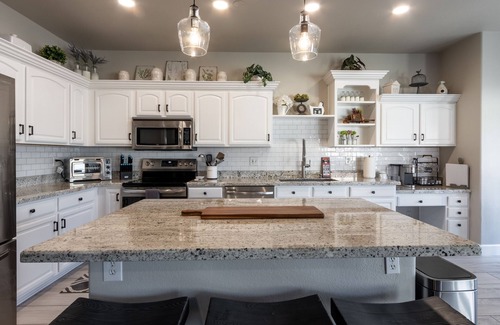 Alta Vista Estates House | Peoria location is perfect for larger groups heated pool included