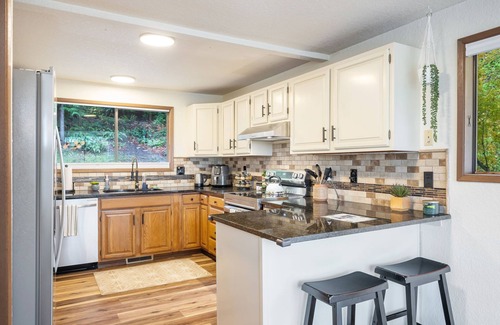 Kenmore House | Perch - Hot tub Forest Retreat