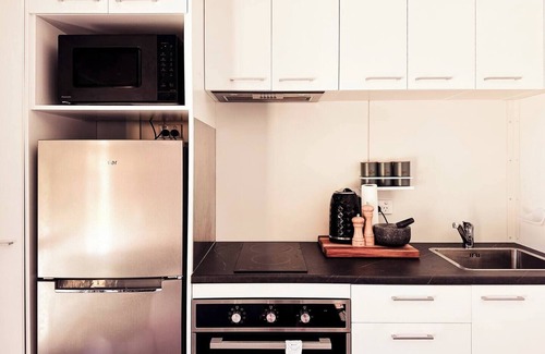 Hokitika Apartment | Perched on a peaceful ridge above the Tasman Sea, Luna Ridge Hokitika offers a modern yet cozy retreat.