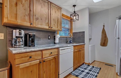 Reeds Spring Cabin | Perfect Cabin Retreat! Close to Silver Dollar City