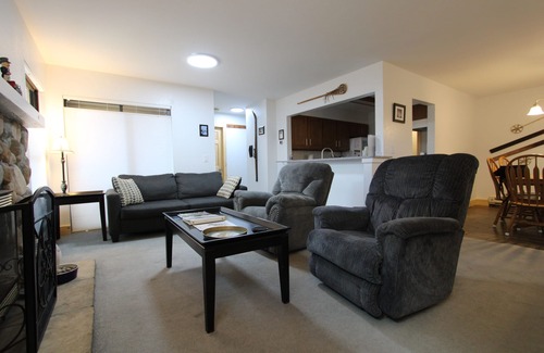 Warrior's Mark Condo | Perfect Central Location - Walk to Lifts! 10% discount for 7 nts or more stay.