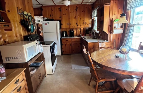 Mattawana House | Perfect charming 3-bedroom home to enjoy outdoor activities.