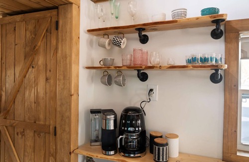 Rowland Cabin | Perfect Couples’ Cabin: Fireplace, Firepit, & Wine Nearby