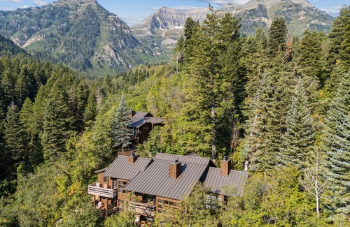 Sundance Condo | PERFECT COUPLES RETREAT W/HOT TUB & FIREPLACE- SUNDANCE COTTAGE