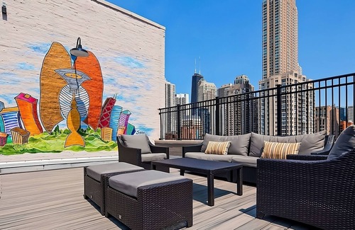 Downtown Chicago Hotel | Perfect Destination! Onsite Bar and Restaurant, Close to Shedd Aquarium