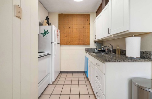 University District Apartment | Perfect Entertainment Space near The Shoe