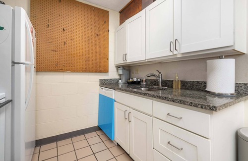 University District Apartment | Perfect Entertainment Space near The Shoe