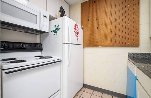 University District Apartment | Perfect Entertainment Space near The Shoe