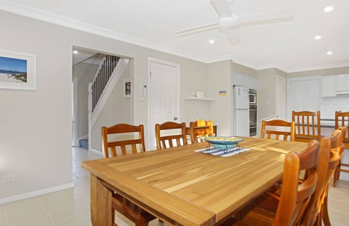 Hawks Nest House | Perfect Family Accommodation - Free WIFI