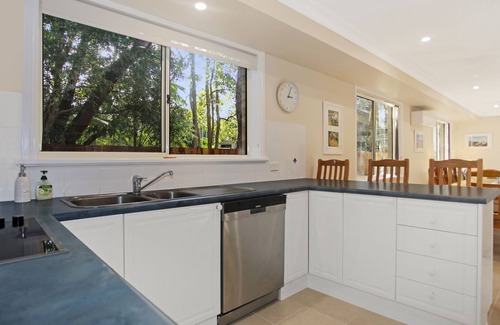 Hawks Nest House | Perfect Family Accommodation - Free WIFI