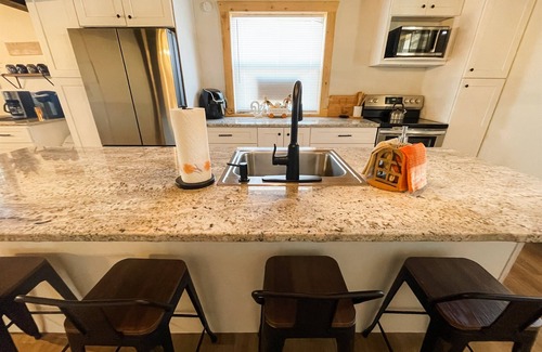 South Fork Cabin | Perfect Family Cabin! 3 Master Suites, Sleeps 10, next to the park!