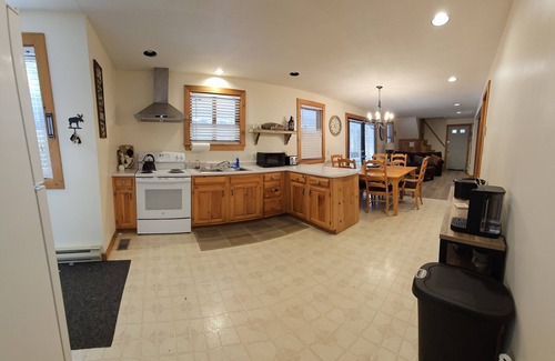 Chocorua House | Perfect Family Ski Trip Home Near King Pine and Cranmore – Cozy & Convenient