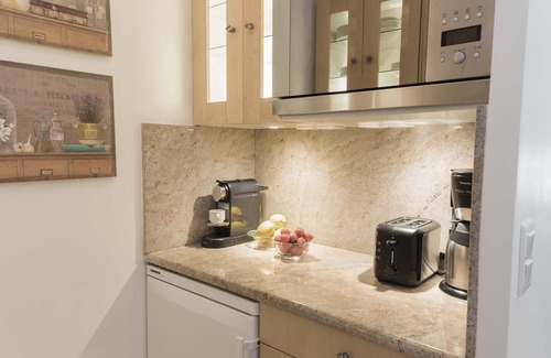 Quartier du Gros-Caillou Apartment | Perfect for 3! Charming-Top of Eiffel View-Rue Cler Markets