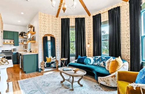 Downtown Historic District Apartment | Perfect for Couples/Groups Travelling to St. Augustine