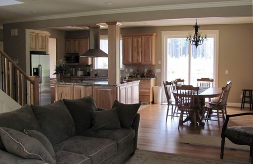 Tillamook House | Perfect for families, couples, and small groups that value privacy.