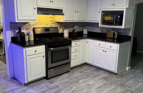 Glendale House | Perfect for Families, newly remodeled