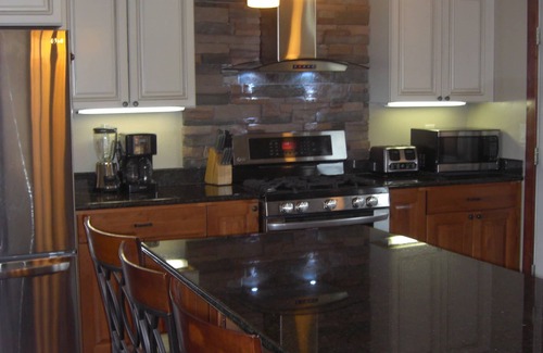 Emigrant Cabin | Perfect for Families Visiting Yellowstone ~ Hot Tub! Splendid Views! Chico