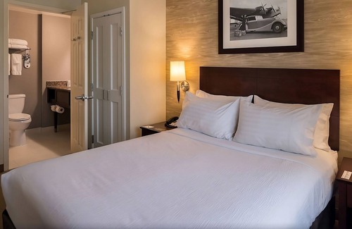 O'Hare Hotel | Perfect for Groups! 3 Pet-friendly Units, Complimentary Airport Shuttle!