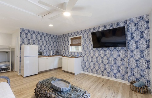 Kiska Beach House | Perfect for Snowbirds! 2 Blocks From Beach. Pet Friendly