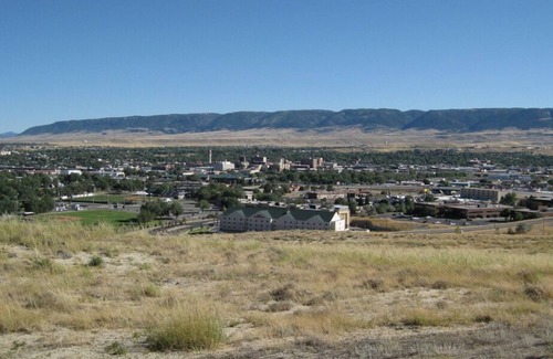 Casper House | Perfect For Travel! 3 Classy Units, Onsite Bar, Near Nicolaysen Art Museum