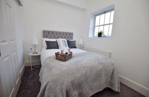 Derby House | Perfect for Uni and City Stays - Modern 2-Bed with Parking