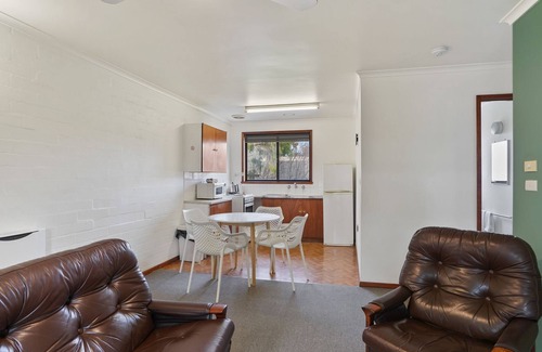 Port Fairy House | Perfect for your beach holiday, you are only a stone's throw to the Port Fairy East Beach