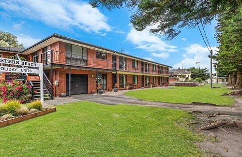 Port Fairy House | Perfect for your beach holiday, you are only a stone's throw to the Port Fairy East Beach