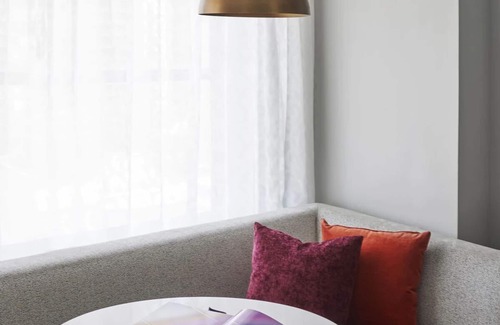 Downtown Chicago Hotel | Perfect for your Chicago Getaway! Close to Midway Airport! Onsite Parking!