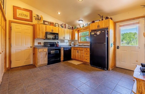 Clark House | Perfect getaway at the foot of the Beartooth Mountains!