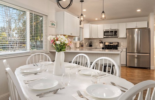 Atascadero House | Perfect Getaway, Peaceful Escape, Beautiful Seasonal Flower & Vegetable Gardens