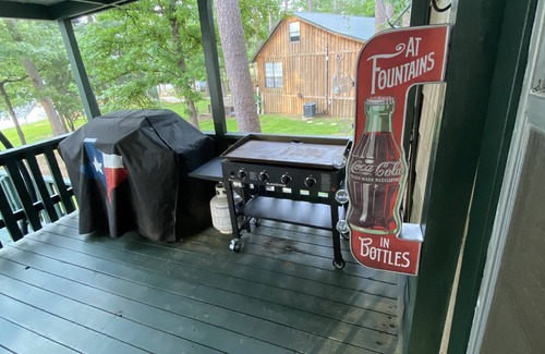 Wood County House | Perfect Lake Experience to Fish, Ski, Shop & Eat