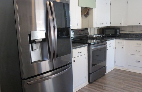 Wood County House | Perfect Lake Experience to Fish, Ski, Shop & Eat