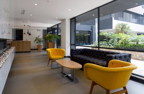 Financial District Apartment | PERFECT LOCATION 1BDR 1.5BTH WI FI, NETFLIX, POOL, GYM, SAUNA, 24HR SECURITY.