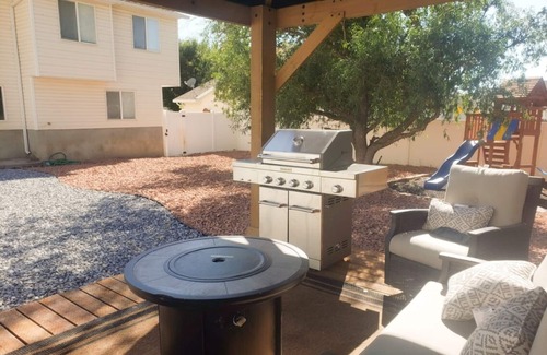 Ogden House | Perfect Location+4bd+Fully Fenced Yard+Gazebo+Hot Tub+Views!