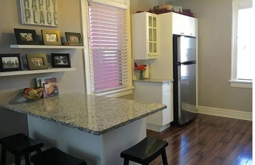 Corryville Apartment | PERFECT Location- beautifully updated 2 BR! UC, Downtown, OTR, Hosptials