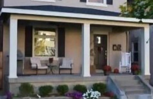 Corryville House | PERFECT Location- charming 1 BR! UC, Downtown, OTR, Hosptials