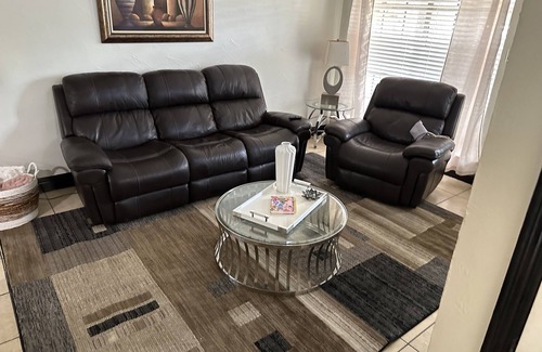 Denton House | Perfect Location good family size home 5 min to downtown restaurants and stores