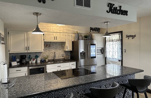 Denton House | Perfect Location good family size home 5 min to downtown restaurants and stores