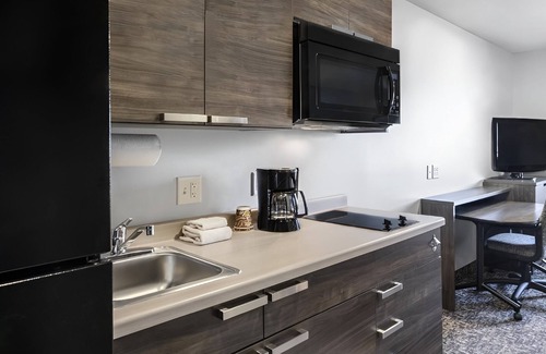 Ashwaubenon Hotel | Perfect Location Room for Packers Fans! Blackout Curtains Included! - 2 Units!